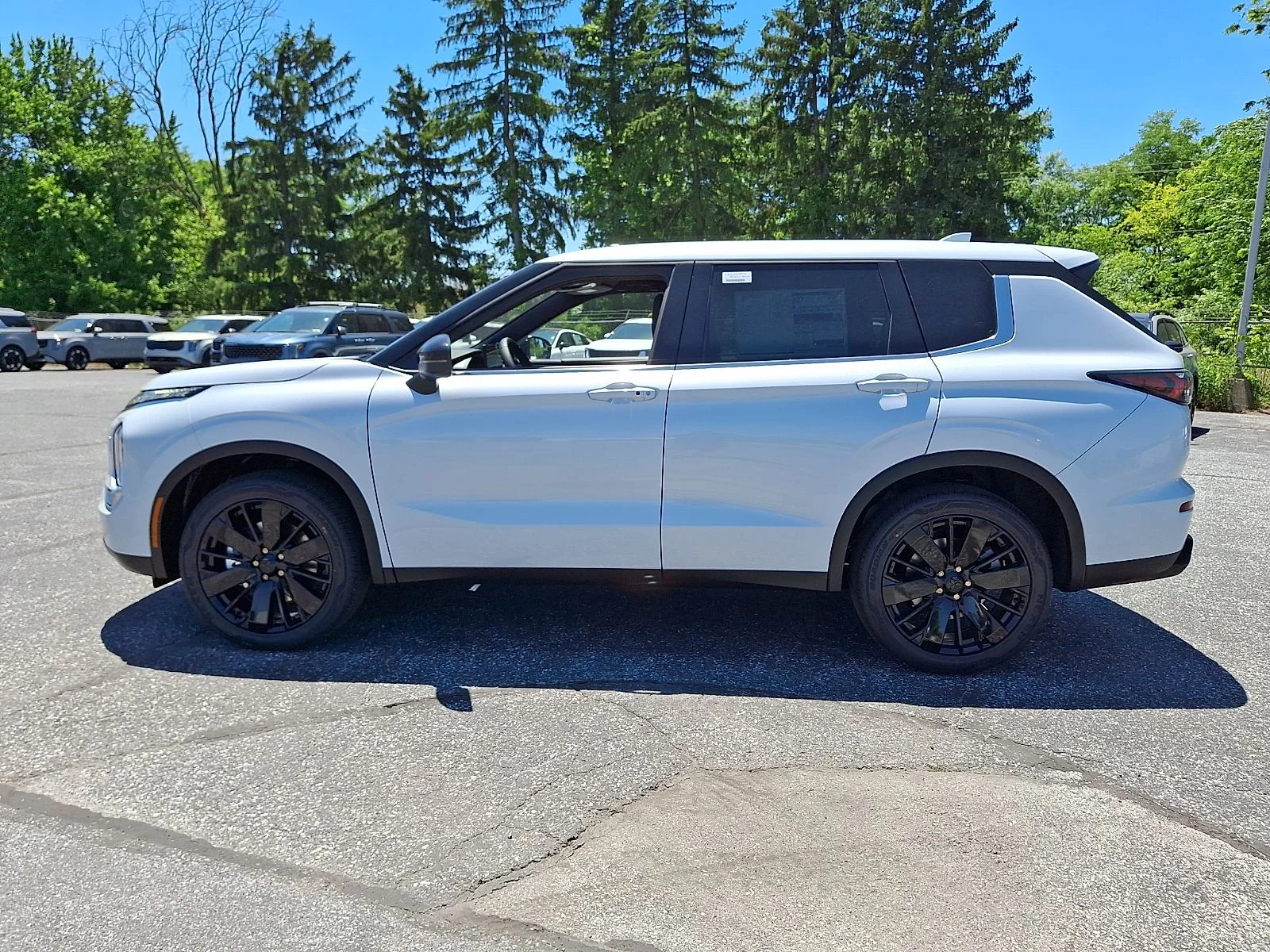 New 2026 White Mitsubishi LE image 5
