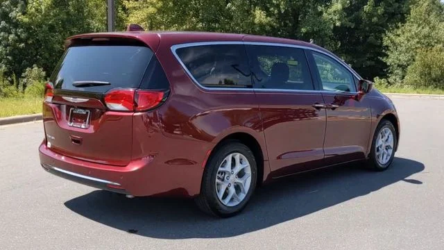 Used 2018 Red Chrysler Touring Plus image 4