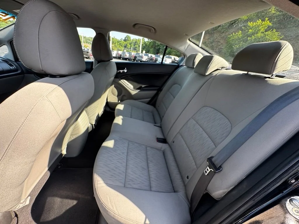 Used 2015  Kia LX image 13