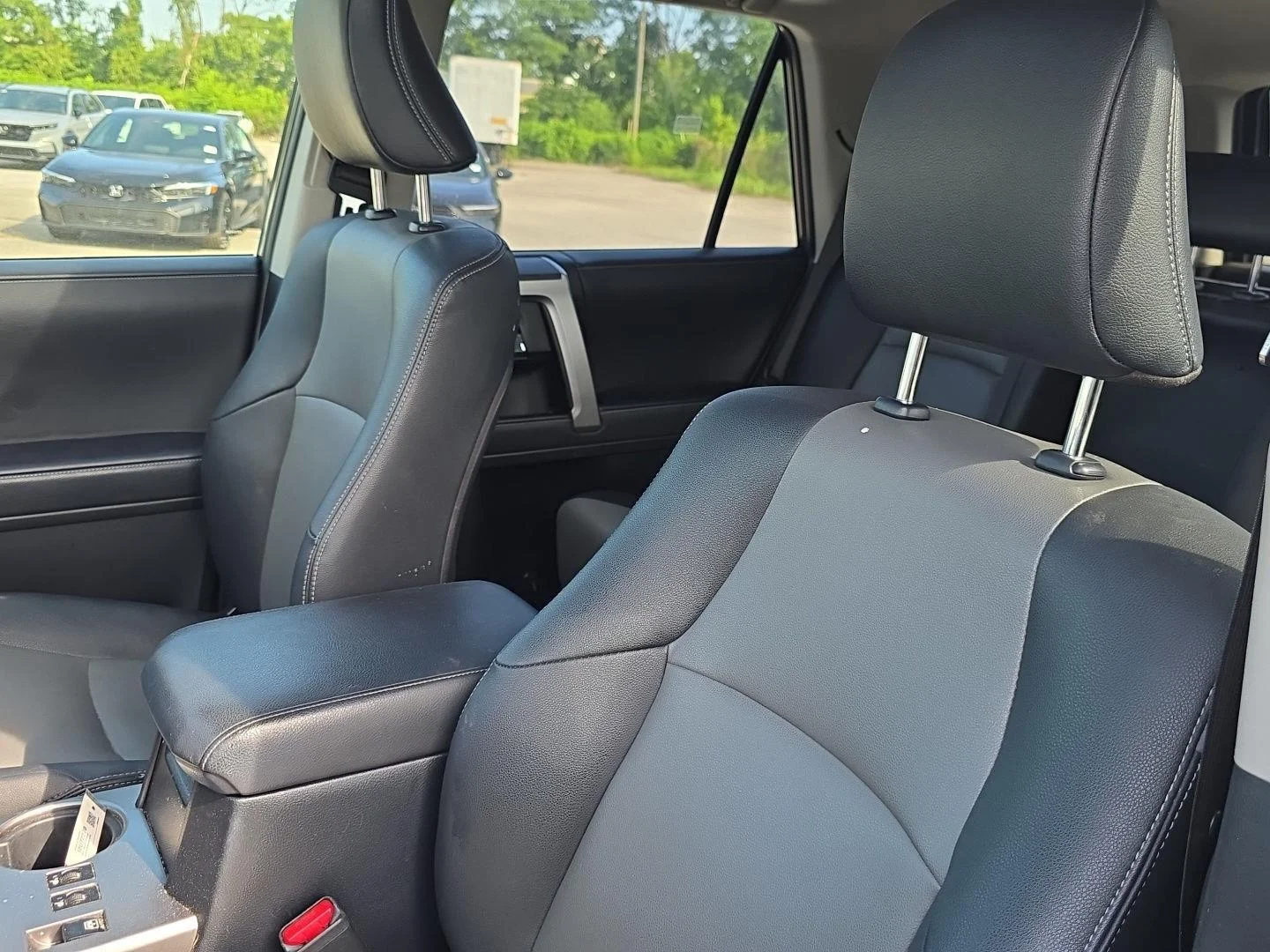 Used 2022 Magnetic Gray Metallic Toyota SR5 Premium image 8