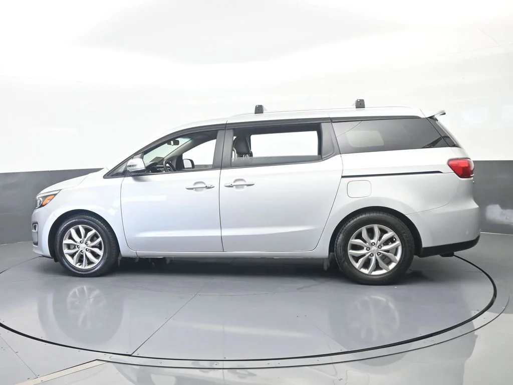 Used 2021 Silky Silver Kia EX image 3