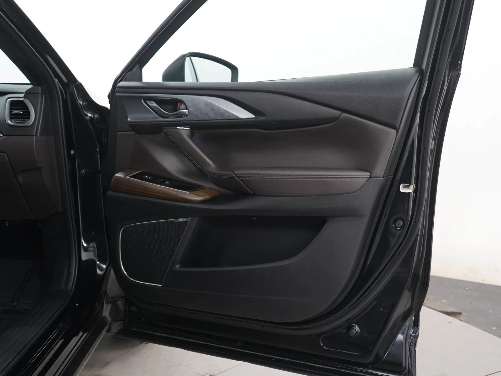 Used 2022 Jet Black Mica Mazda Signature image 9