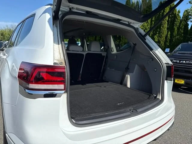 Used 2021 Pure White Volkswagen 3.6L V6 SE w/Technology R-Line image 14