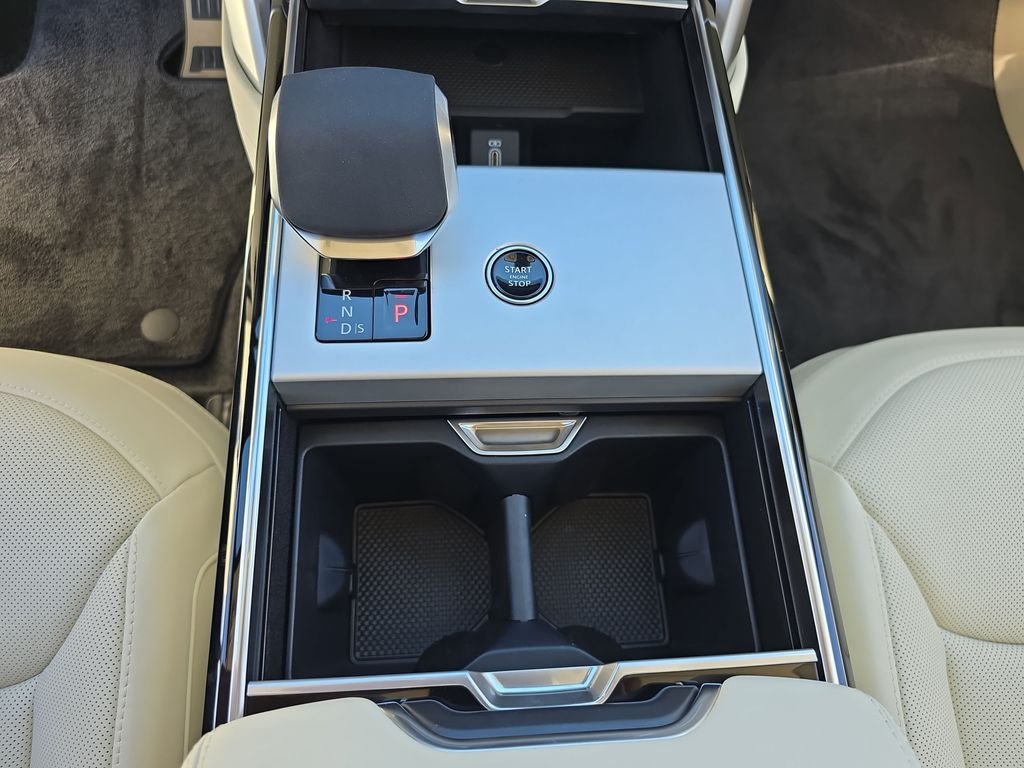 New 2026 Ostuni Pearl White Land Rover SE image 27