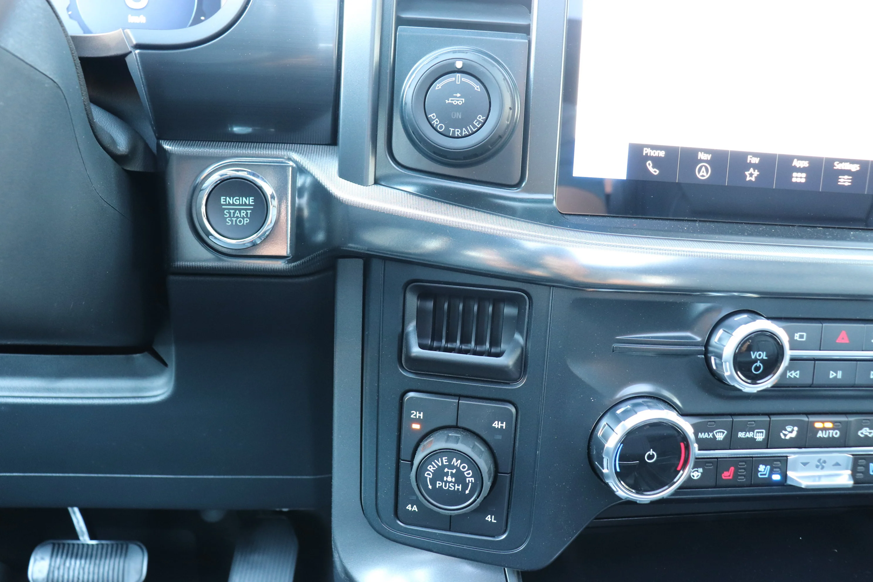 New 2026 ANTIMATTER BLUE METALLIC Ford LARIAT image 15
