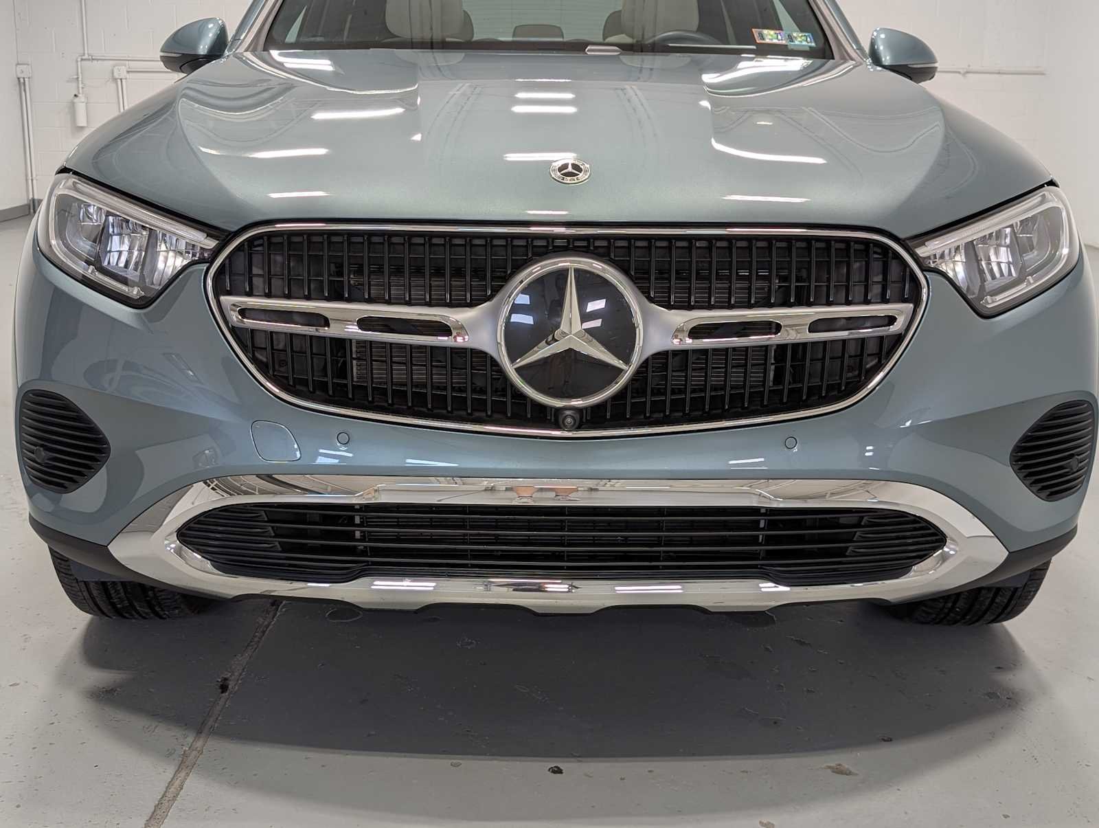 Used 2026 Verde Silver Metallic Mercedes-Benz GLC 300 image 2