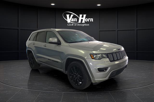 Used 2017 Billet Silver Metallic Clearcoat Jeep Altitude image 1