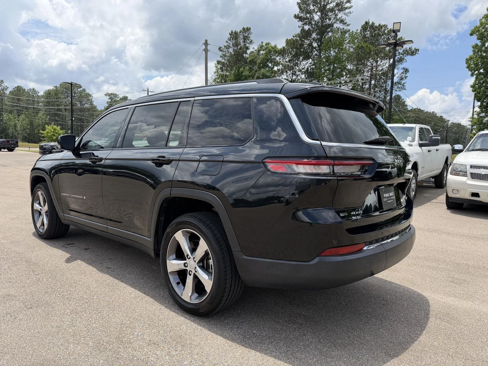 Used 2021 Diamond Black Crystal Pearlcoat Jeep Limited image 4