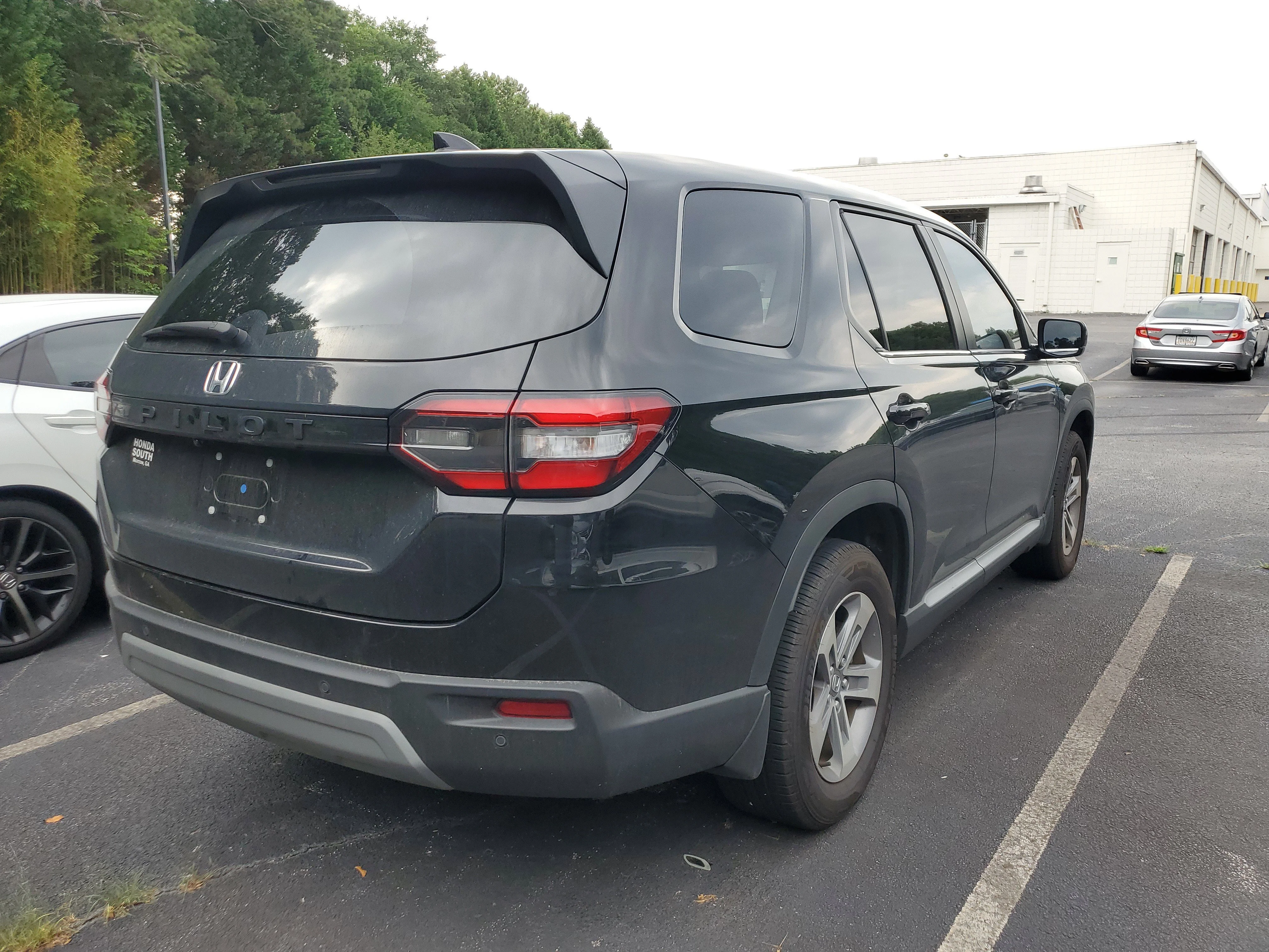 Used 2025  Honda EX-L image 6