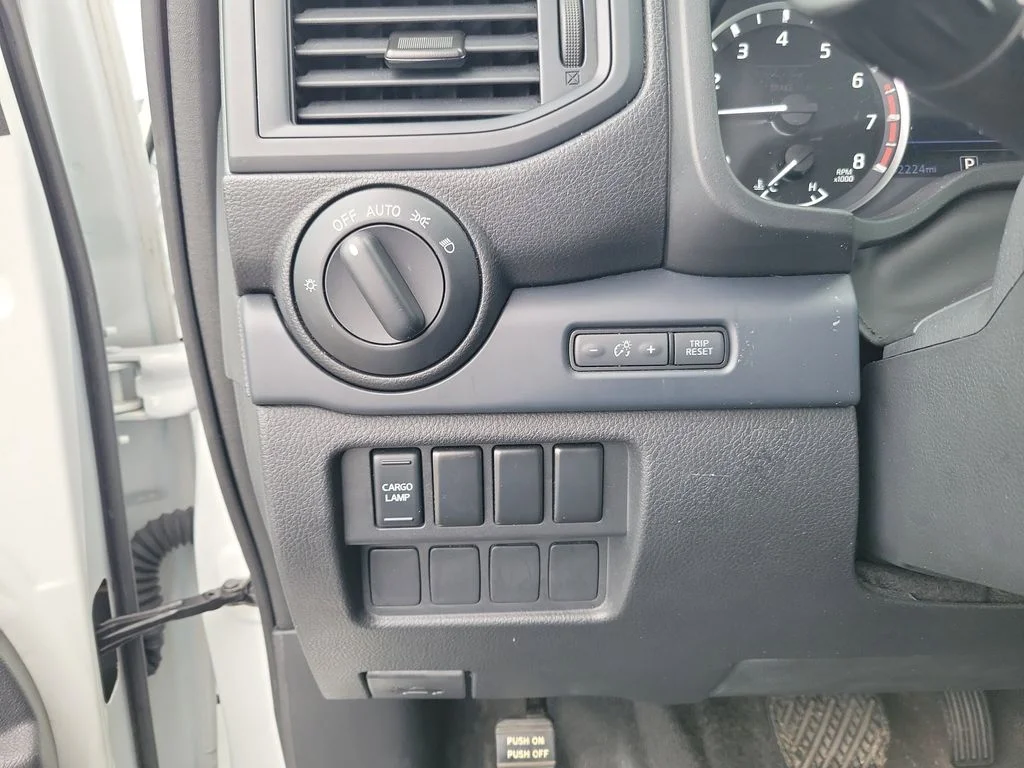 Used 2022 Glacier White Nissan S image 15