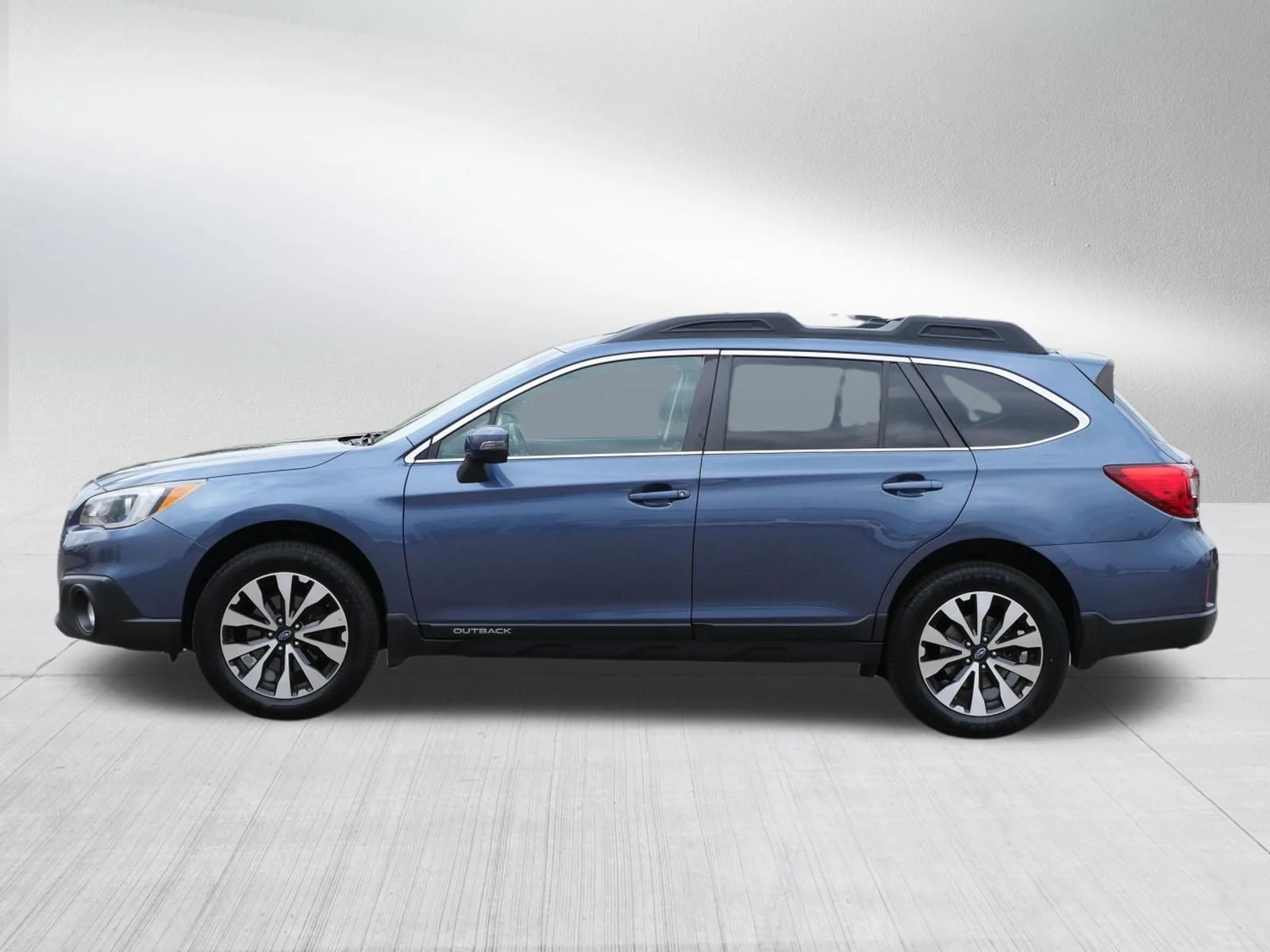 Used 2017 Twilight Blue Metallic Subaru Limited image 4