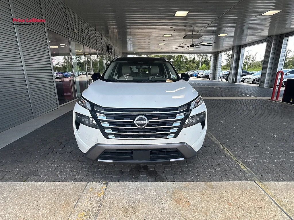 Certified Used 2024 Everest White Pearl TriCoat/Super Black Nissan SL image 5