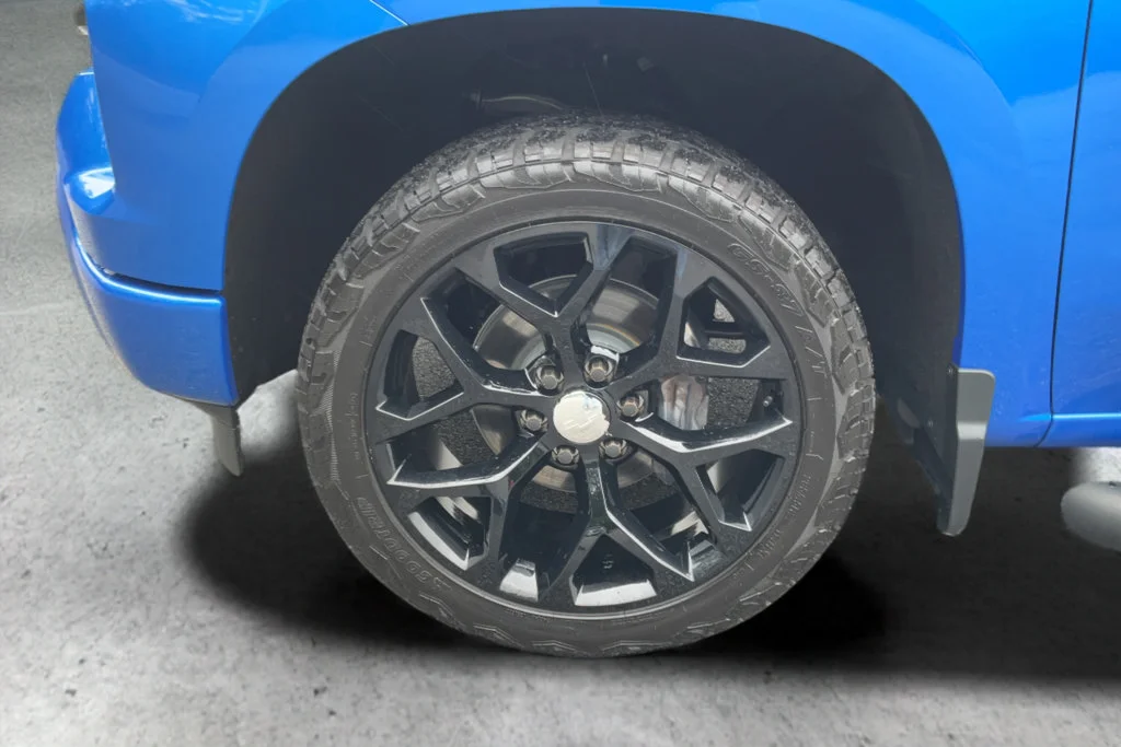 Certified Used 2025 Riptide Blue Metallic Chevrolet Custom image 24