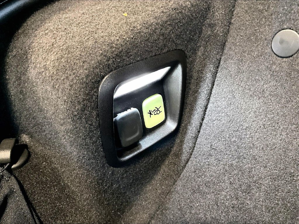 Used 2020 White Chevrolet Stingray image 25