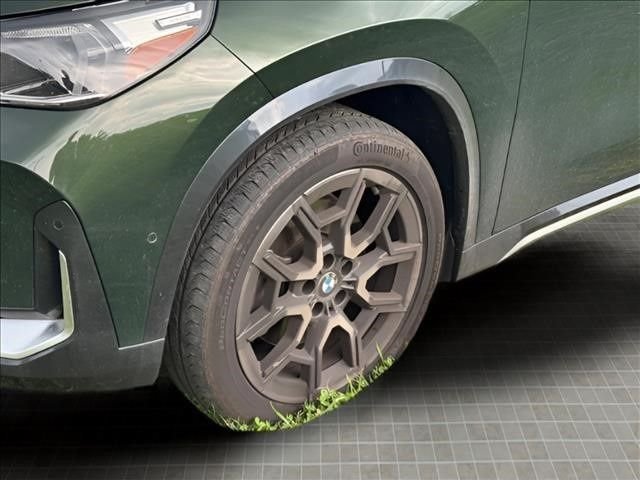 Used 2024 Green BMW xDrive28i image 4