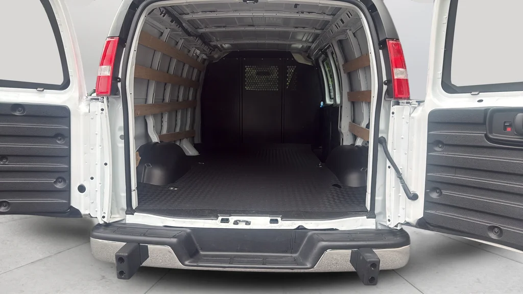 Used 2025 White GMC Work Van image 18