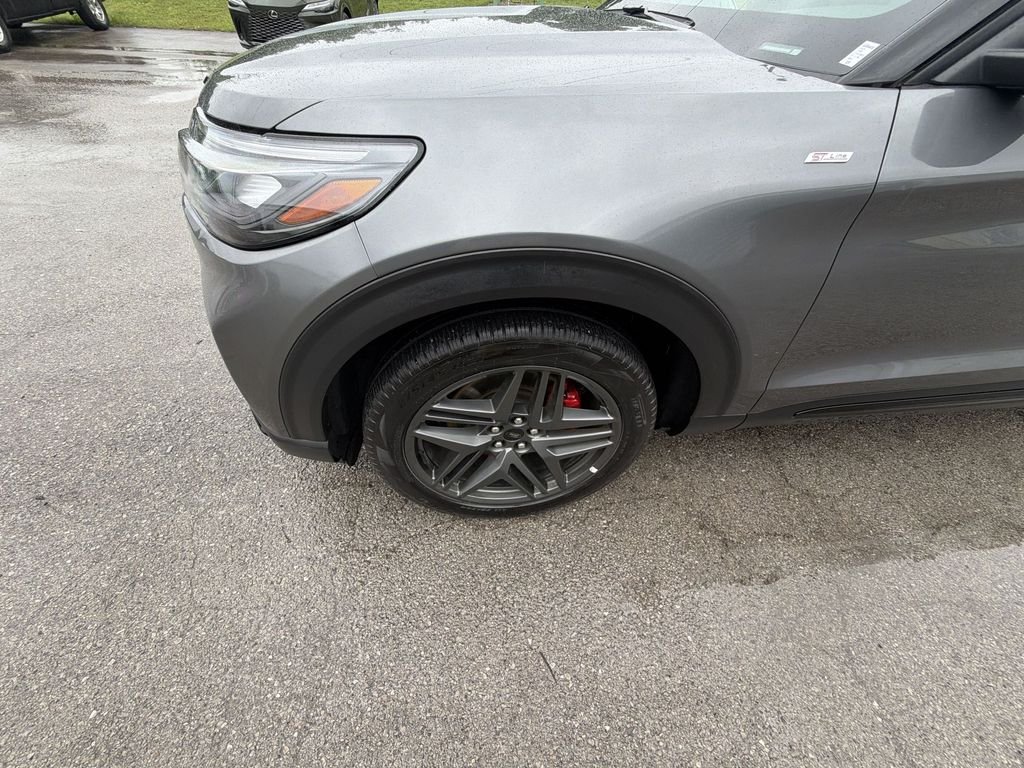 Used 2025 Gray Ford ST-Line image 10