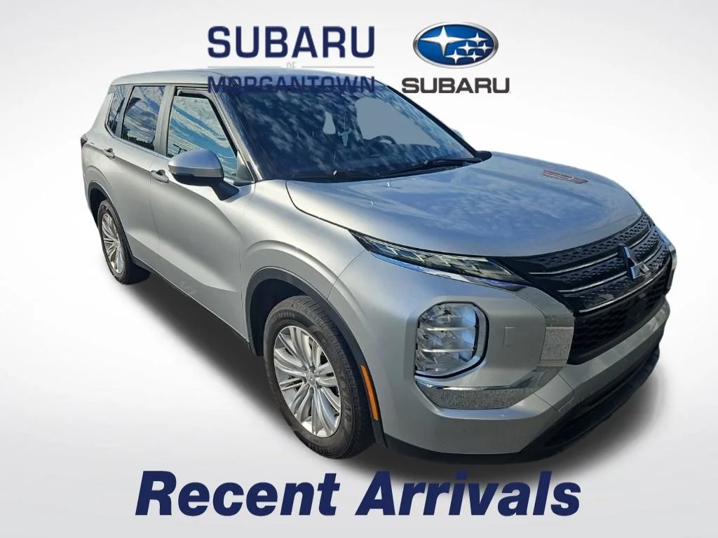 2022 Mitsubishi Outlander ES S-AWC's photo