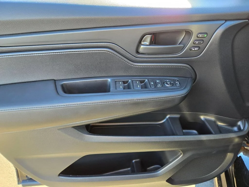 Used 2025 Black Honda EX-L image 17