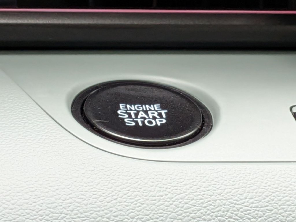 2025 Hyundai Elantra Limited - Photo 15