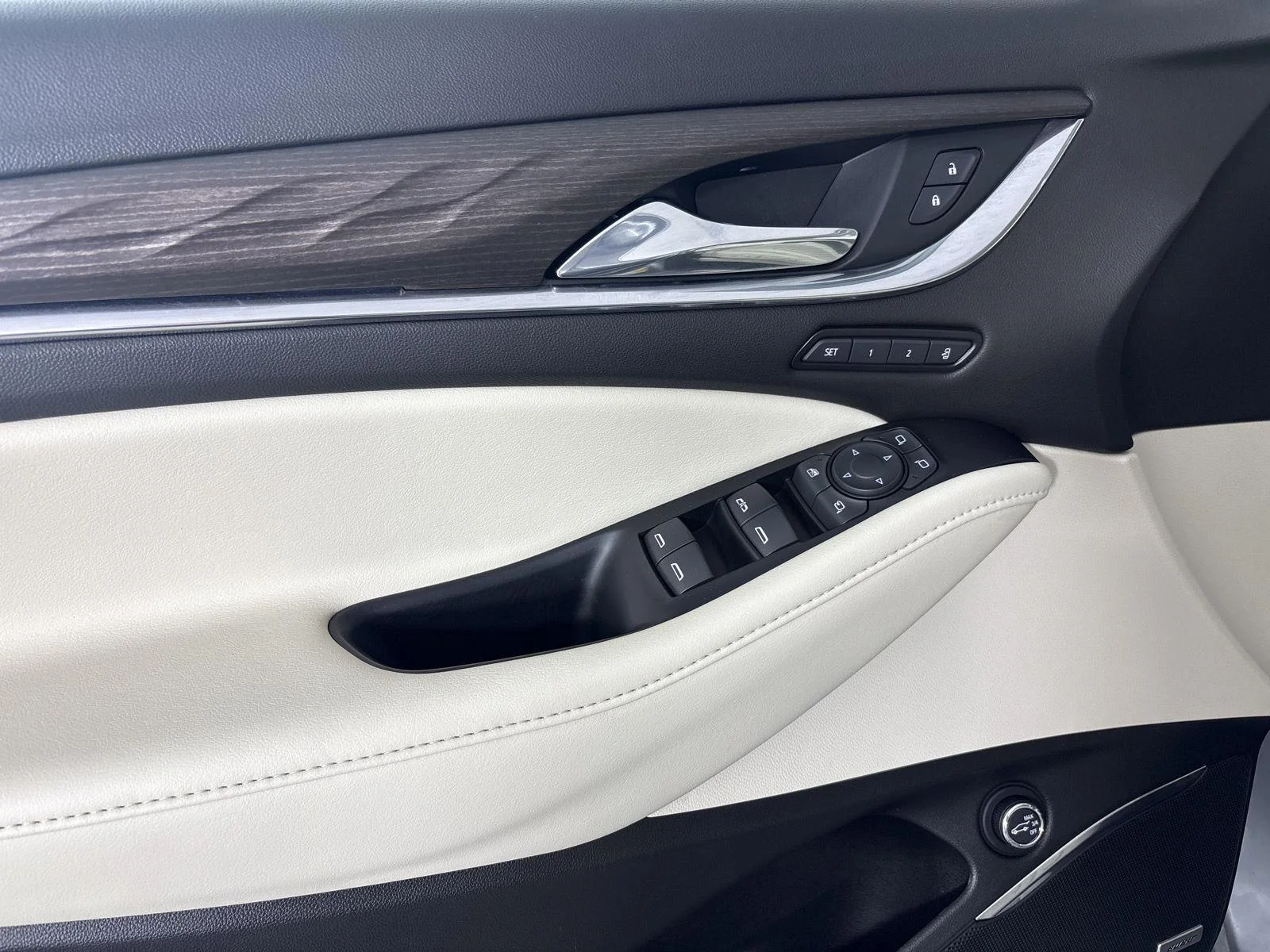 Used 2023 Moonstone Gray Metallic Buick Avenir image 6