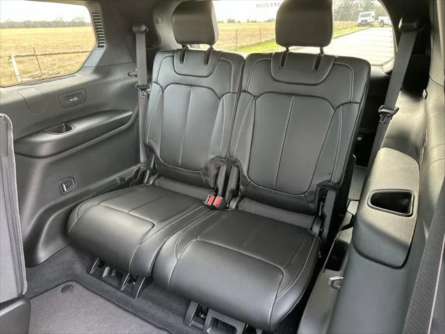 New 2025 Diamond Black Crystal Pearl-Coat Exterior Paint Jeep Limited image 34