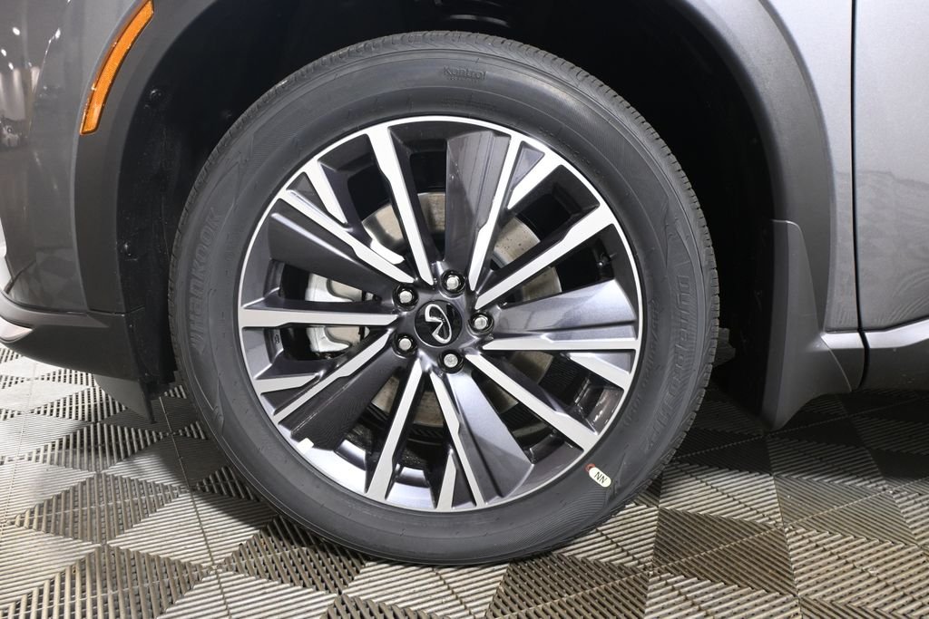New 2027 GRAPHITE SHADOW INFINITI Luxe AWD image 12