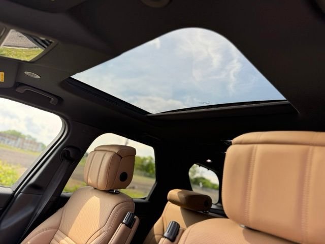 New 2026 Santorini Black Land Rover Dynamic SE image 15