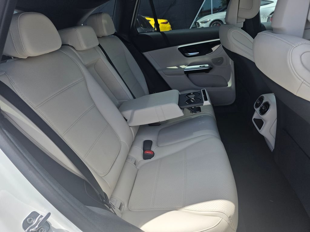 New 2026 Polar White Mercedes-Benz GLC 300 image 15