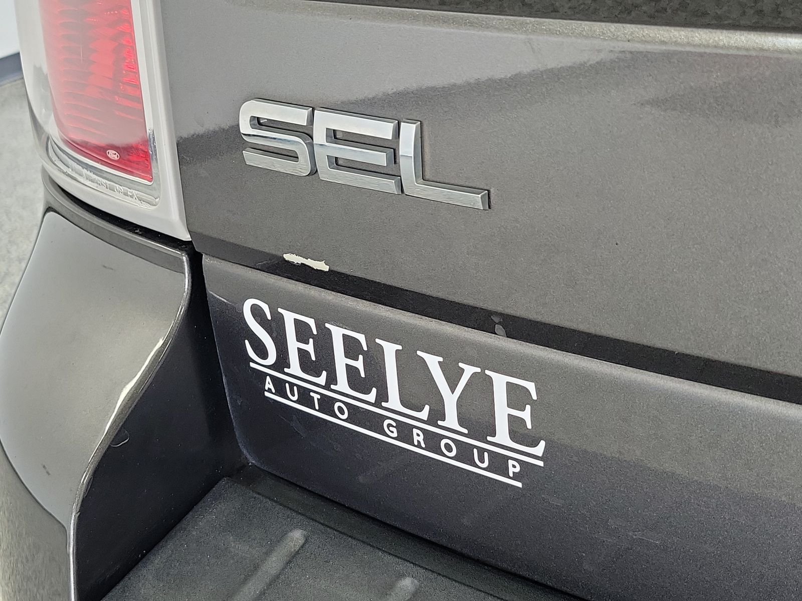 Used 2018 Gray Ford SEL image 6