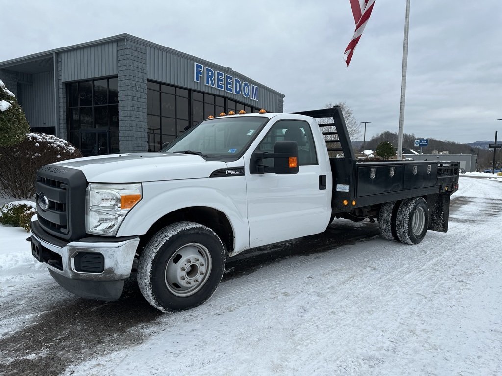 2015 Ford F-350 Super Duty Chassis Cab XL