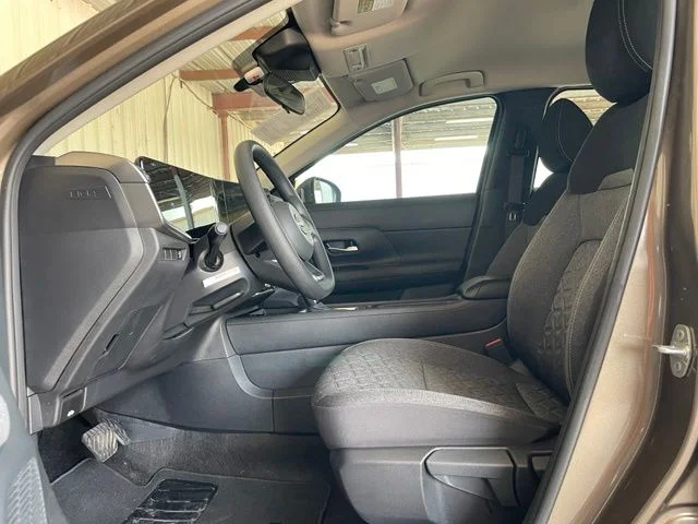 Used 2025 Brown Nissan SV image 19