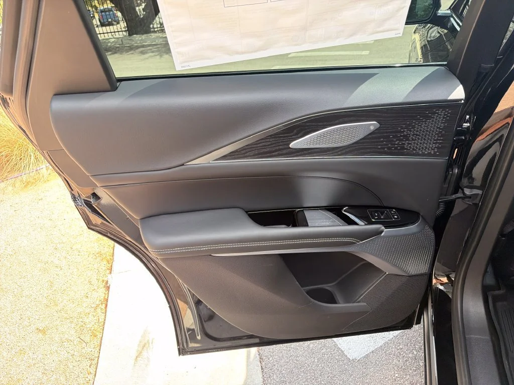 2027 Cadillac LYRIQ Signature Luxury - Photo 32
