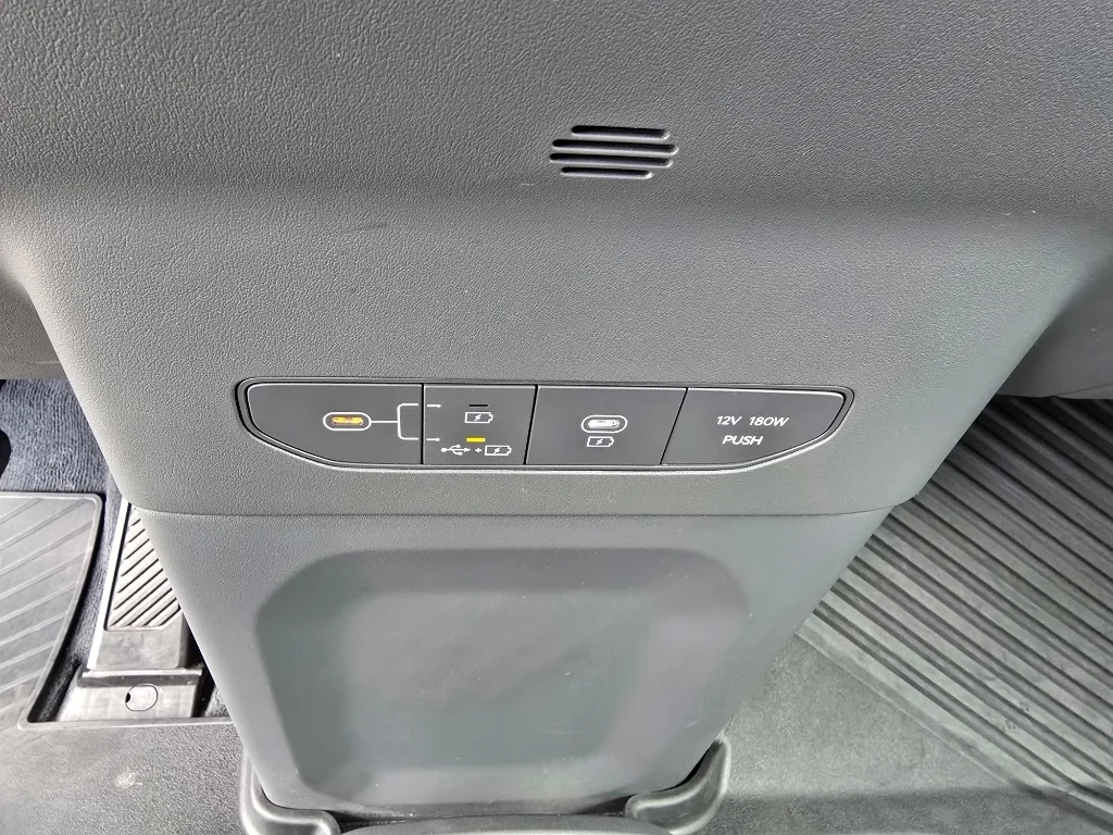 Used 2024 Snow White Pearl Kia Land image 20