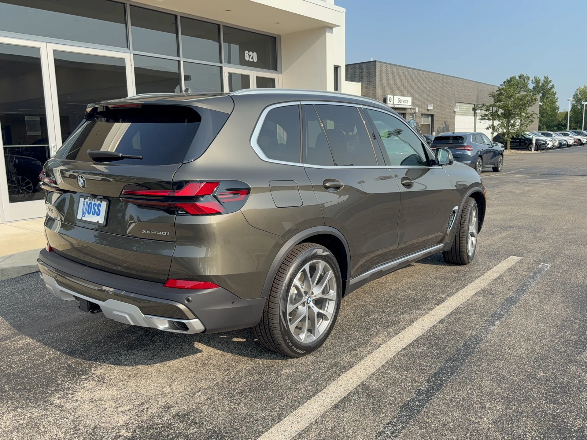 New 2026 Manhattan Green Metallic BMW xDrive40i image 3