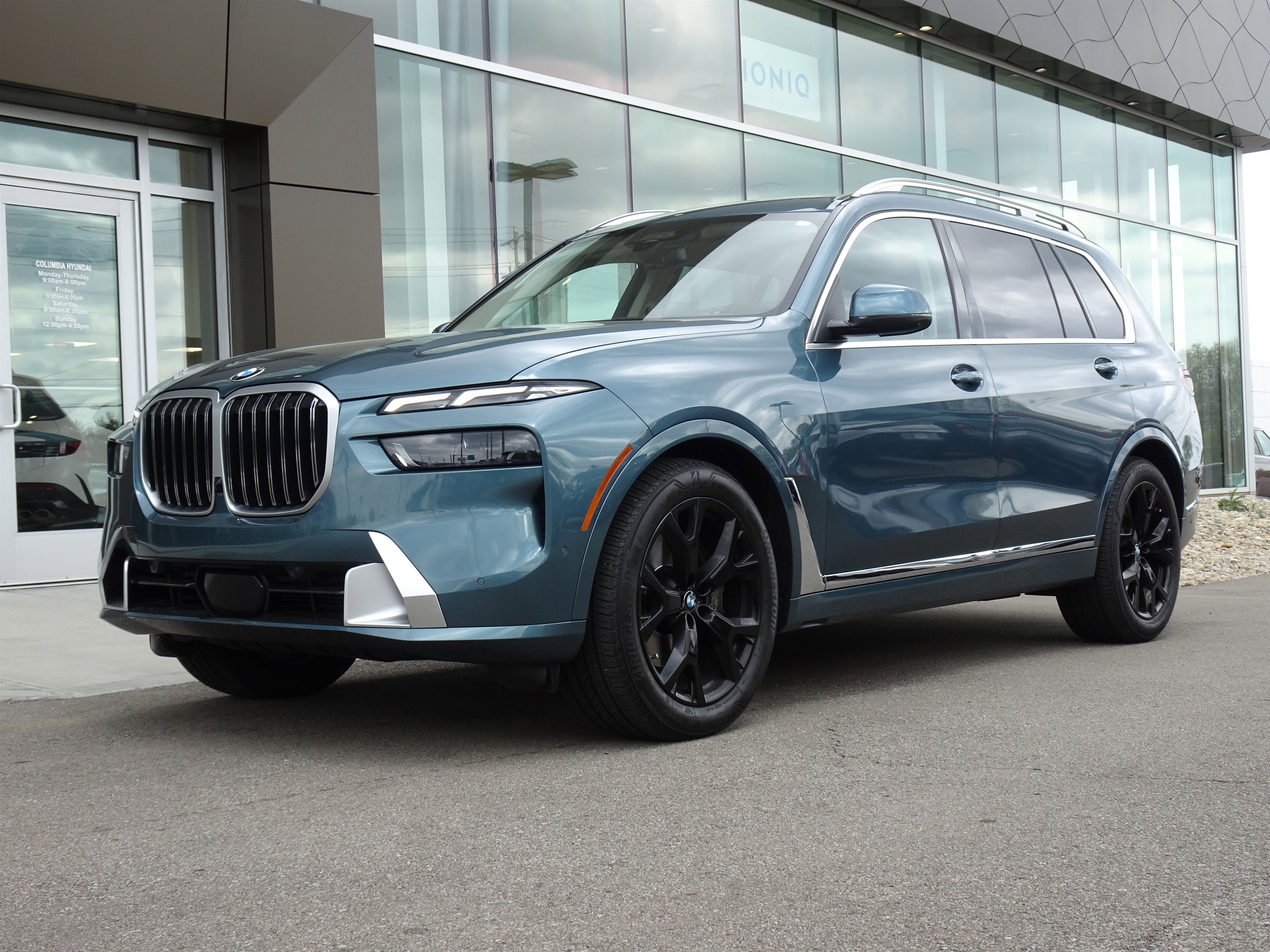 2023 BMW X7 xDrive40i's photo
