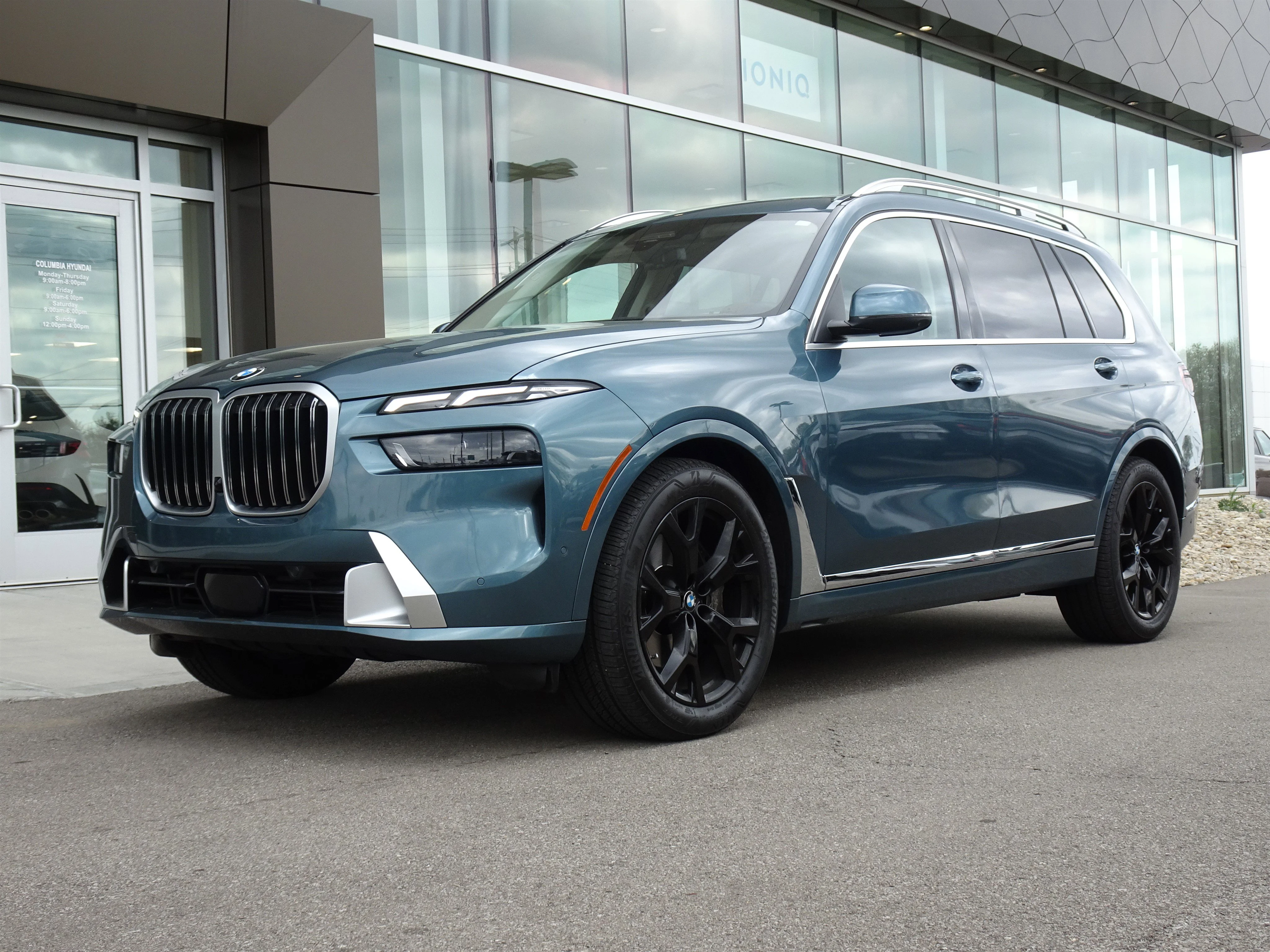 2023 BMW X7 xDrive40i's photo