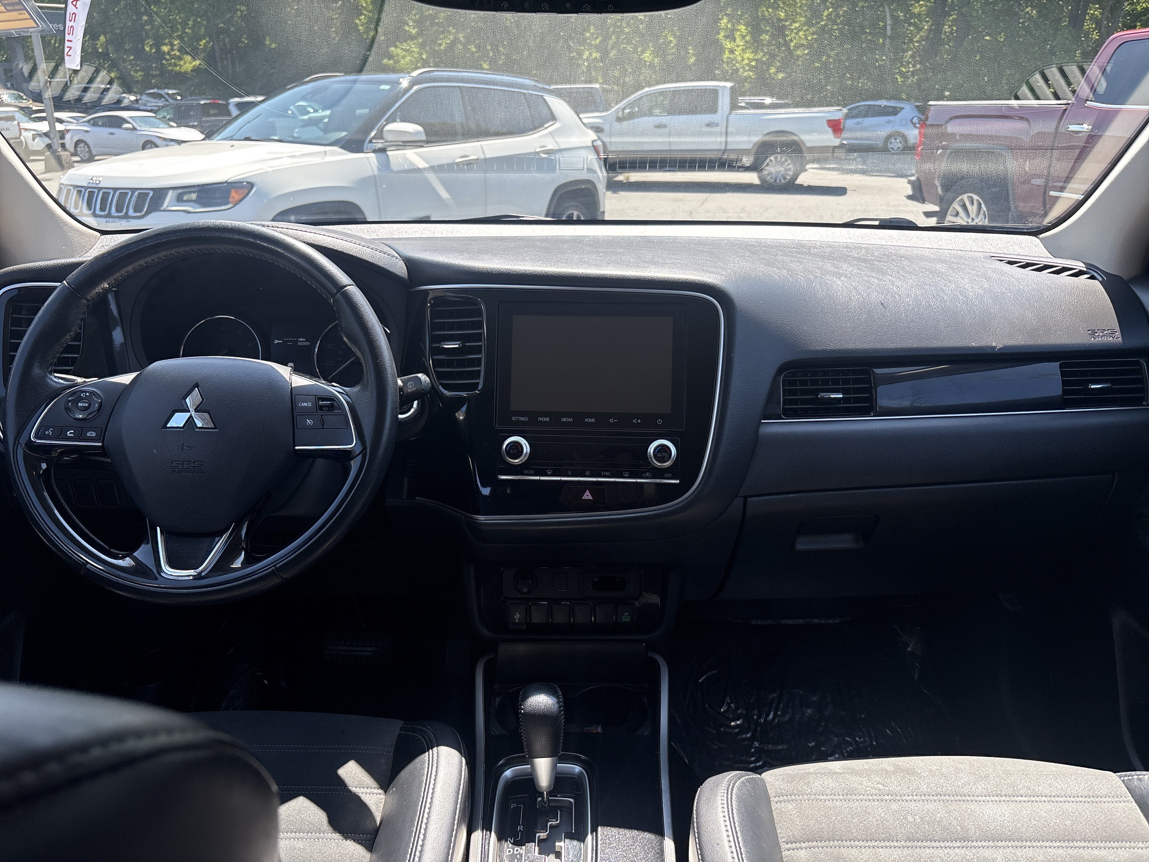 Used 2020 Cosmic Blue Metallic Mitsubishi SE image 12