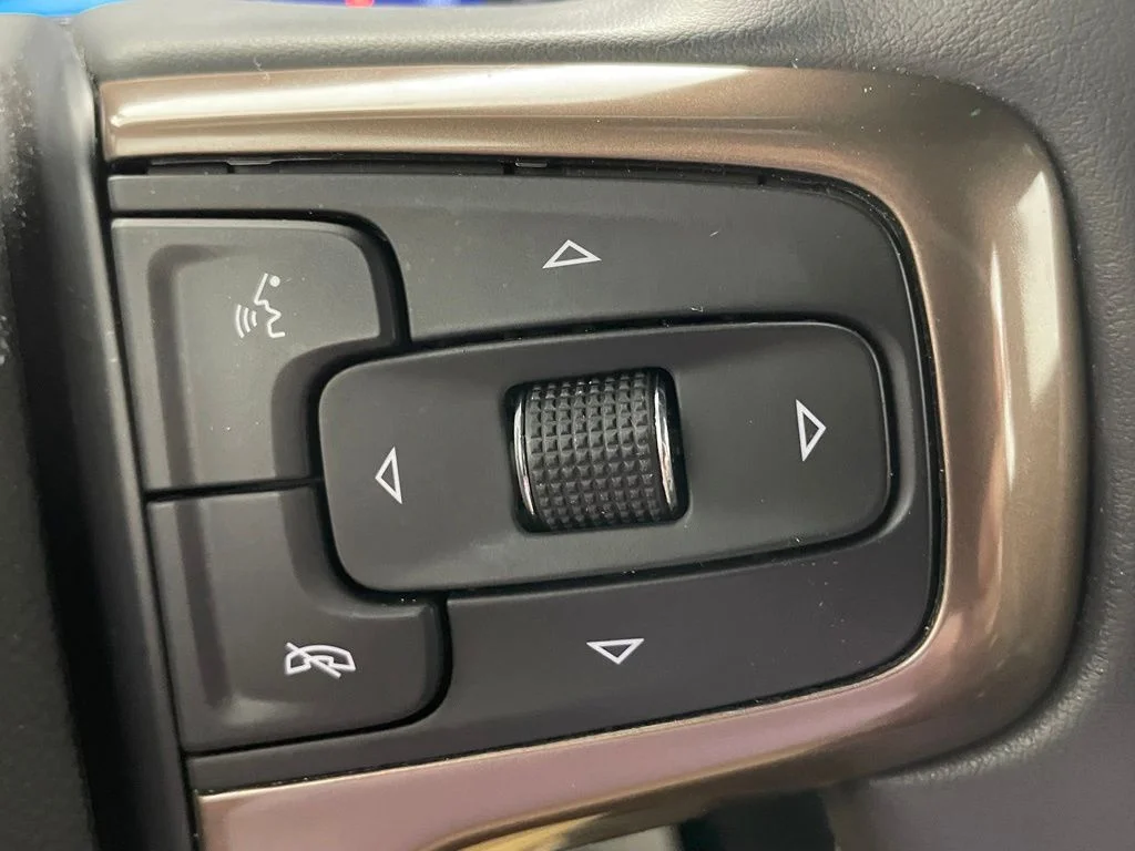 Used 2023 Black Chevrolet High Country image 34
