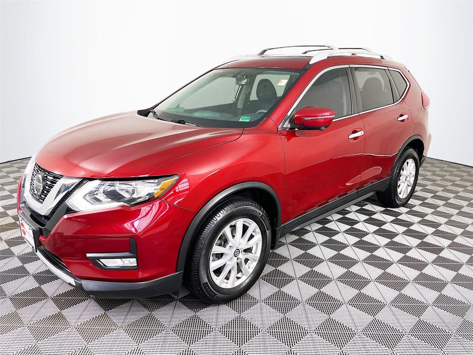Used 2018 RED NISSAN  image 3