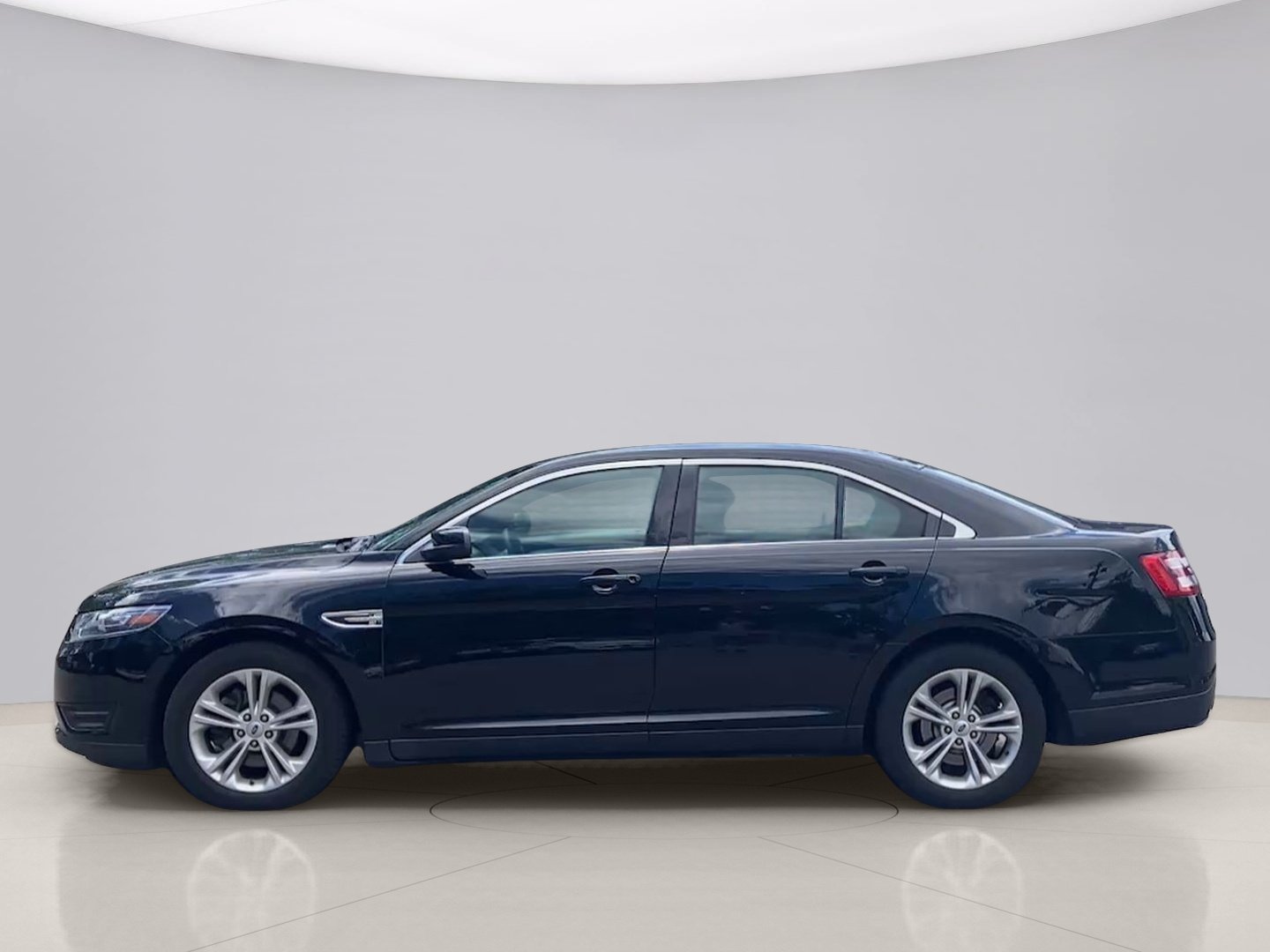 Used 2018 Black Ford SEL image 2