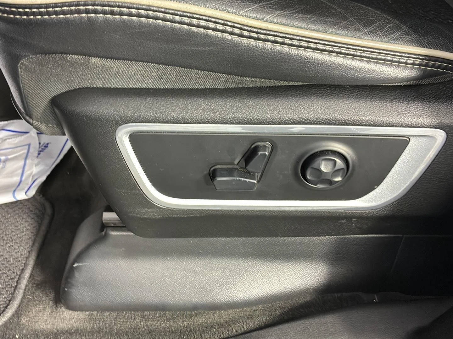 Used 2020 Patriot Blue Pearlcoat Ram Laramie image 29
