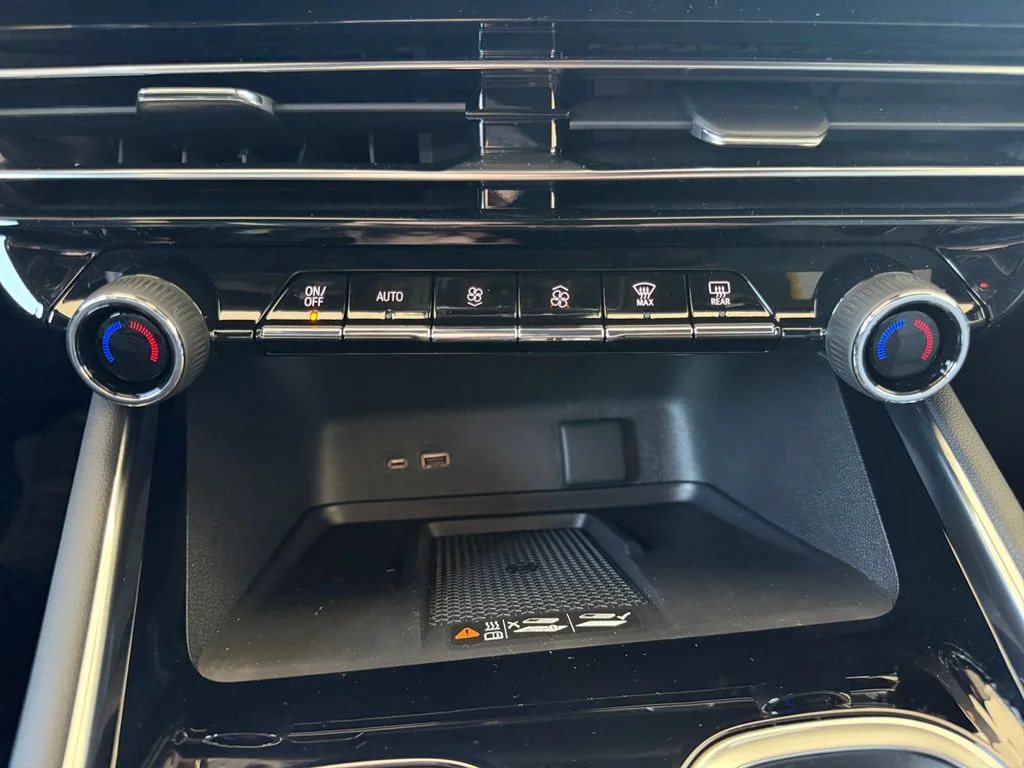 New 2027 Mosaic Black Metallic Chevrolet LT image 25