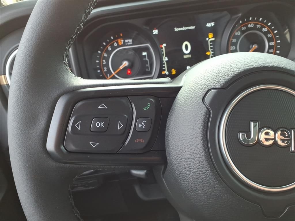 New 2026 Granite Crystal Metallic Clear-Coat Exterior Paint Jeep Sahara image 18