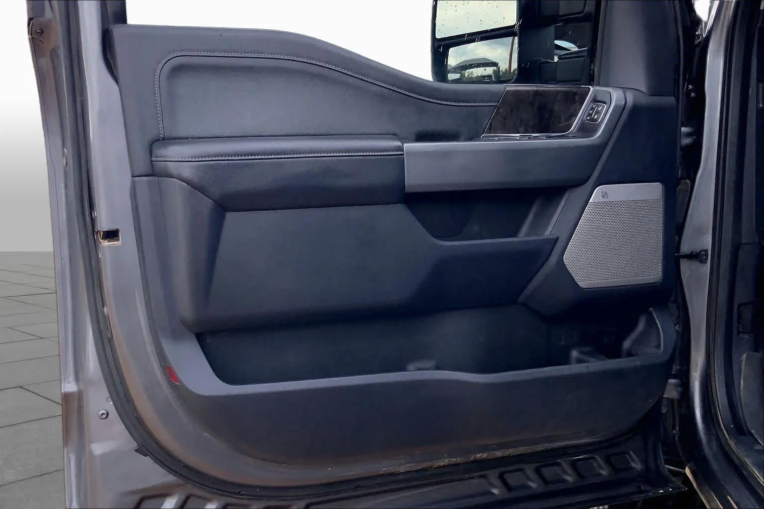 Used 2024 Carbonized Gray Metallic Ford LARIAT image 20