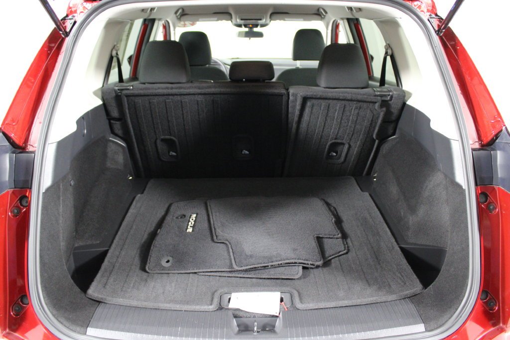 Used 2025 Red Nissan S image 16