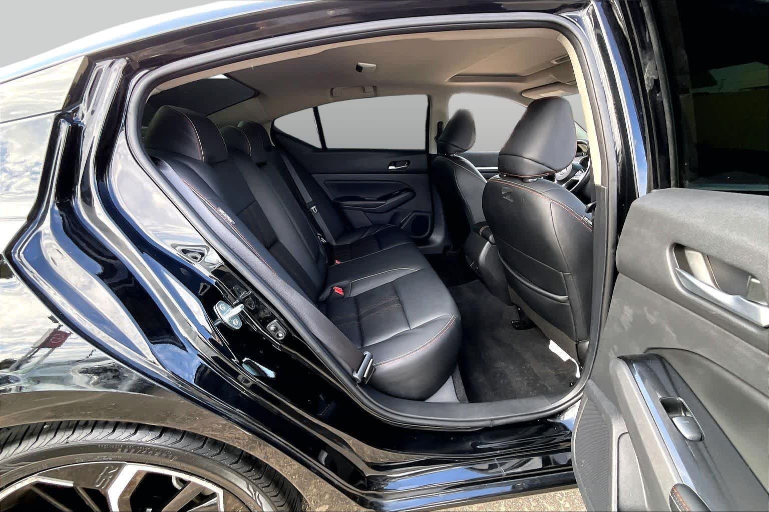 Used 2024 Super Black Nissan 2.5 SR image 21