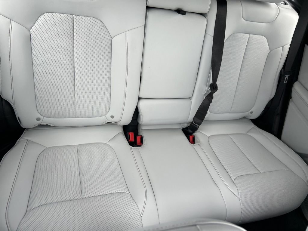 New 2026 Bright White Clear-Coat Exterior Paint Jeep Limited image 18