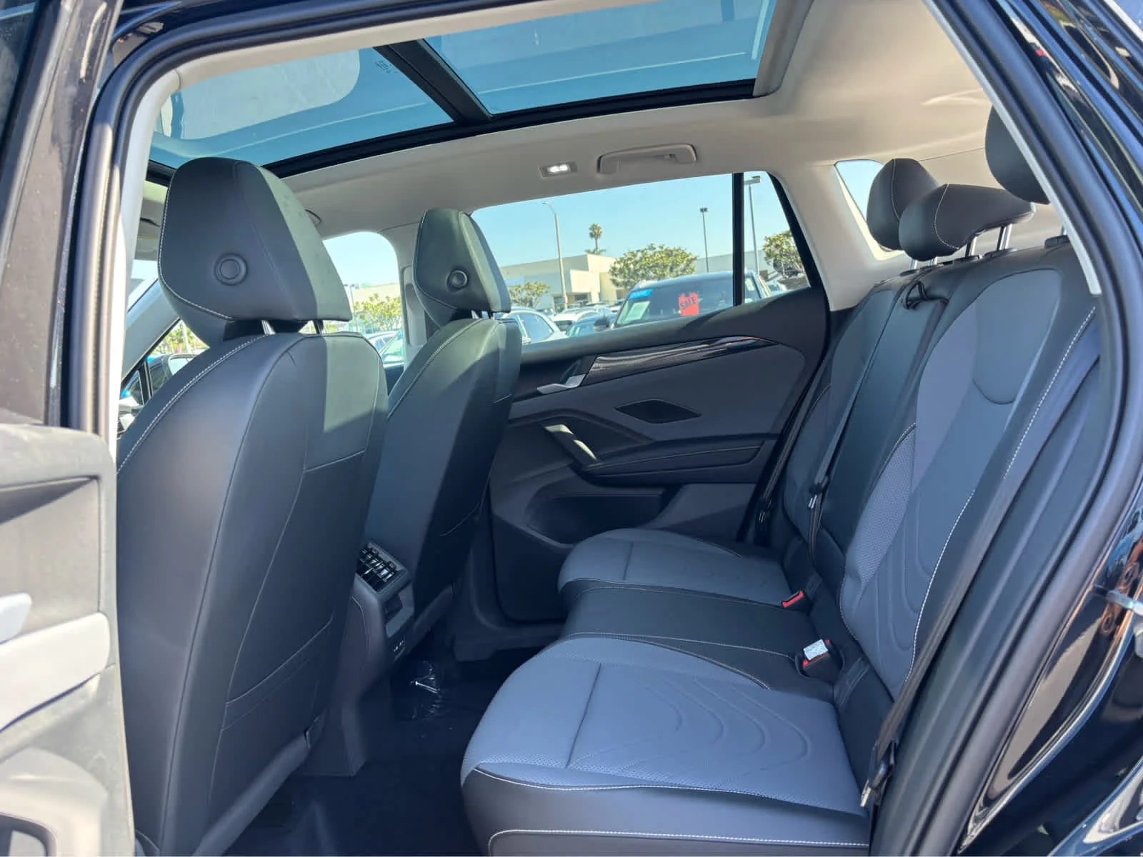 New 2026 DEEP BLACK Volkswagen SE image 7