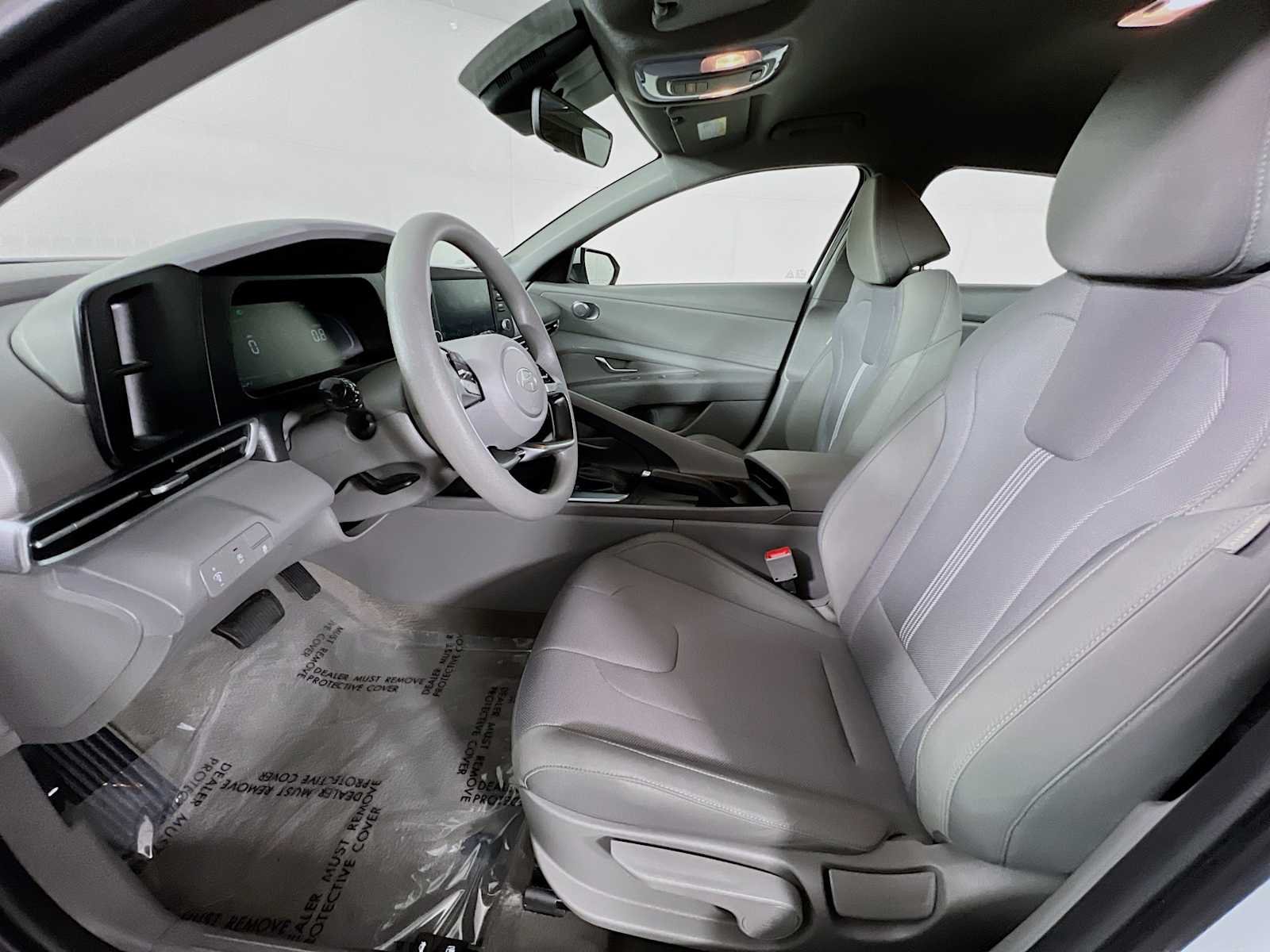 Used 2025 Serenity White Hyundai SE image 21